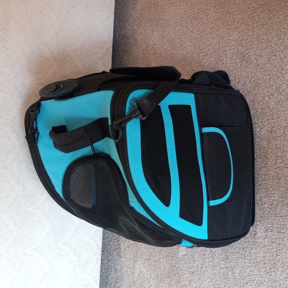 Pet Gear Traveler Dog/Cat Backpack & Rolling Carrier - Picture 2 of 14